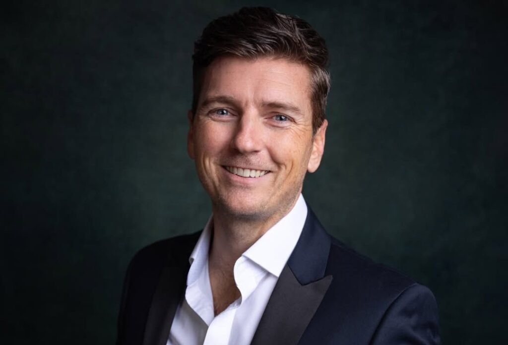 Asa Elliott Net Worth