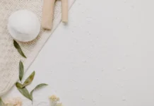 Bath Soaks: Salts, Oils and Bath Bombs Compared A relaxing bath set with a bath bomb and salts