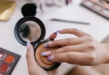 BB Cushions and CC Creams: Coverage, Refills and Shade Range Applying a cushion compact base with a sponge