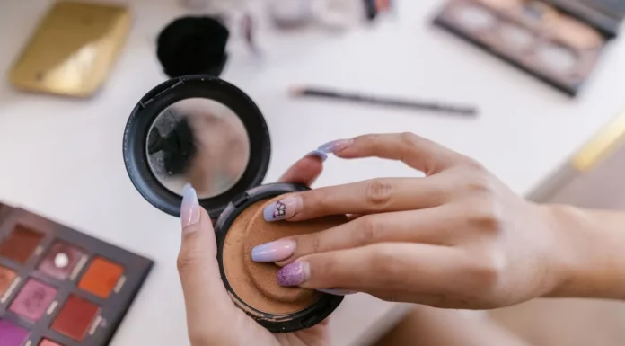 BB Cushions and CC Creams: Coverage, Refills and Shade Range Applying a cushion compact base with a sponge
