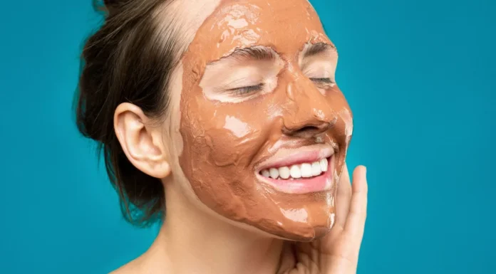 Clay Masks: Bentonite vs Kaolin vs Charcoal for Oily Skin Woman with a clay mud face mask