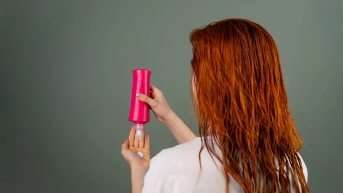 Curl Enhancing Mousse vs Gel Applying styling product to hair, curl mousse versus gel