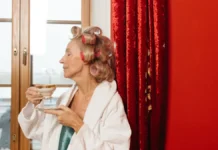 Hot Rollers: The Comeback Tool for Volume and Bounce Woman with hair rollers in for volume and bounce