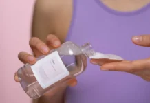 Salicylic Acid Toner: Frequency, Strength and Pairing Rules Applying salicylic acid toner with a cotton pad