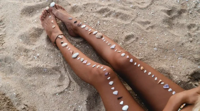 Self-Tanning Products: A Streak-Free Guide to Sunless Tanning Sun-kissed tanned legs from a sunless tan
