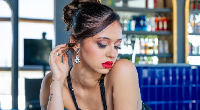 Special Occasion Makeup: Party Looks That Photograph Well Glamorous woman with elegant party makeup