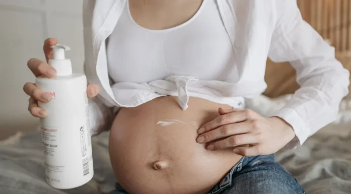 Stretch Mark Creams: What Fades Marks and What Doesn’t Applying moisturising lotion to the skin