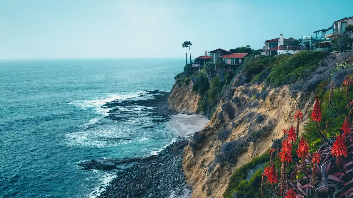 Coastal homes above the cliffs at Laguna Beach, California