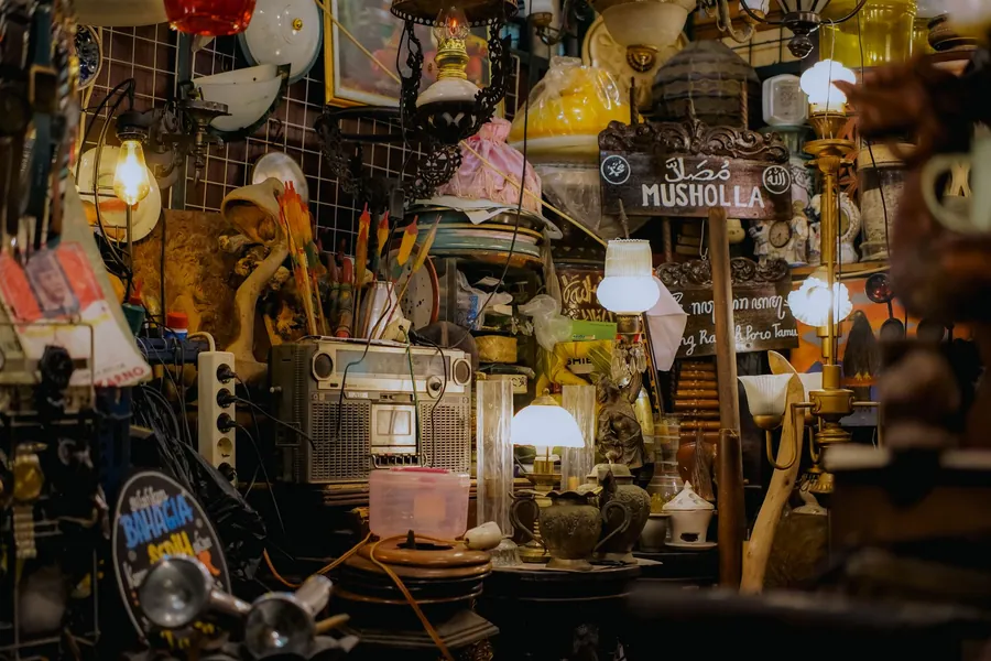 Darrell Sheets net worth - interior of a cluttered antique shop
