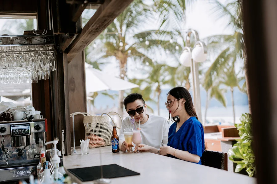 Land Shark beer UK - couple enjoying drinks at a beachside bar