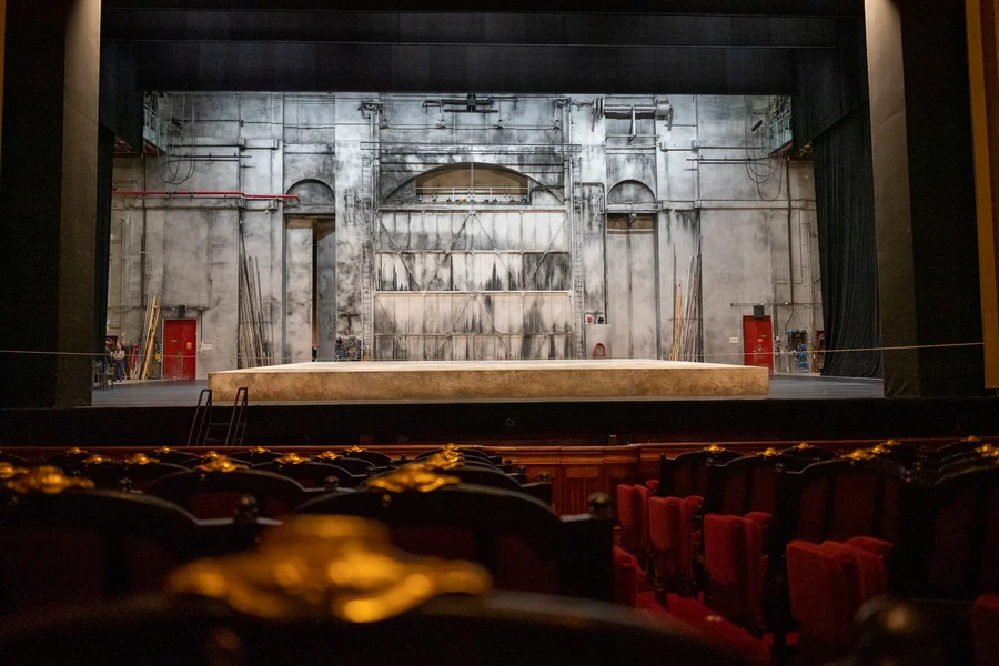 Lecy Goranson net worth - empty theatre stage with seating