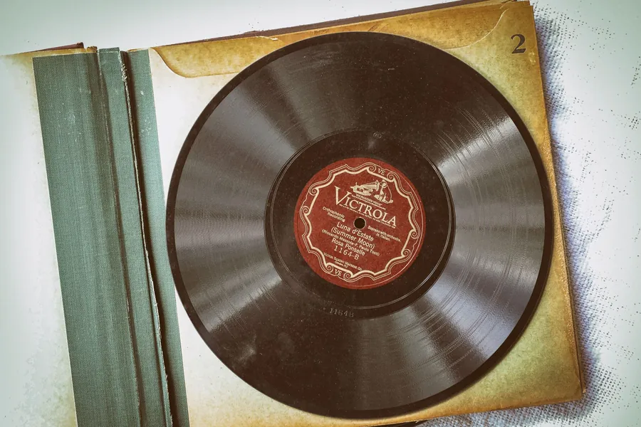Marie Osmond net worth - vintage vinyl record in a retro sleeve