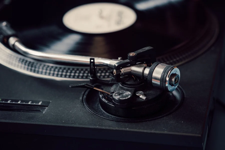 Snoop Dogg net worth - turntable playing a vinyl record